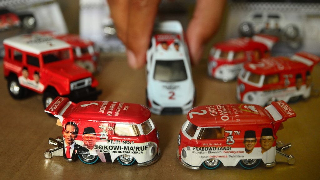 MOBIL MAINAN BERGAMBAR CAPRES