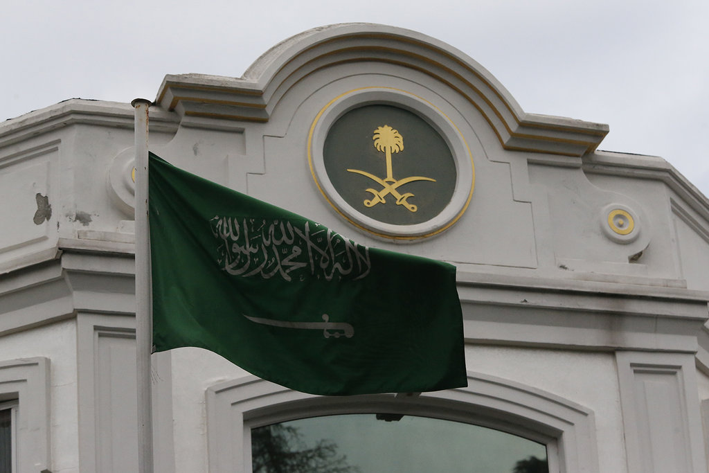 Bagaimana Arab Saudi Ketat Atur Bendera Nasional Bertuliskan Tauhid