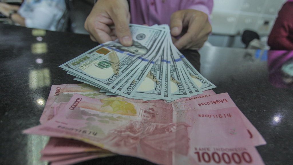Rupiah Menguat Jadi Rp14 065 Per Dolar As Pada Jumat Pagi<script async src=