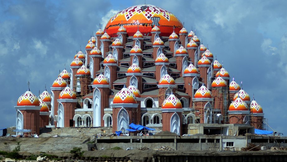 MASJID 99 KUBAH DI MAKASSAR