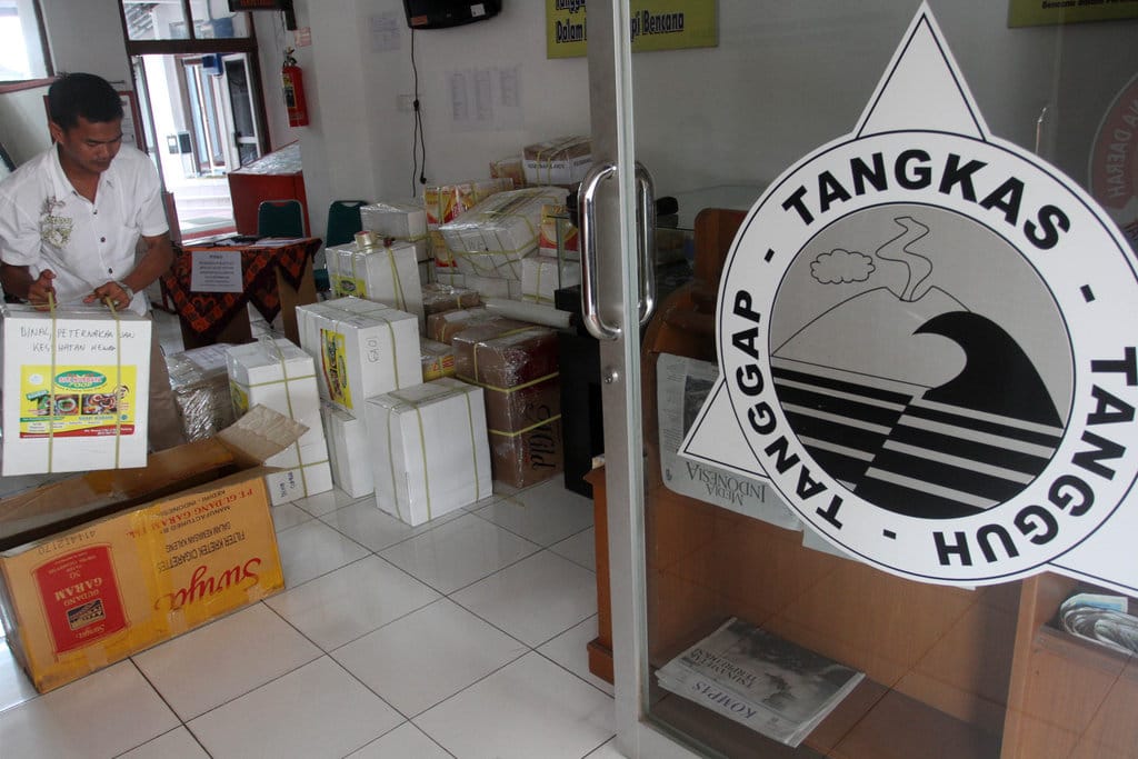 BANTUAN RENDANG SUMBAR UNTUK KORBAN TSUNAMI