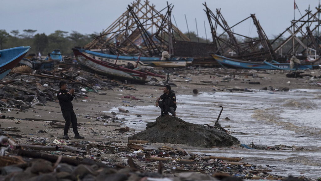 Bmkg Tetapkan Zona Waspada Tsunami Selat Sunda 500 M Dari Pantai