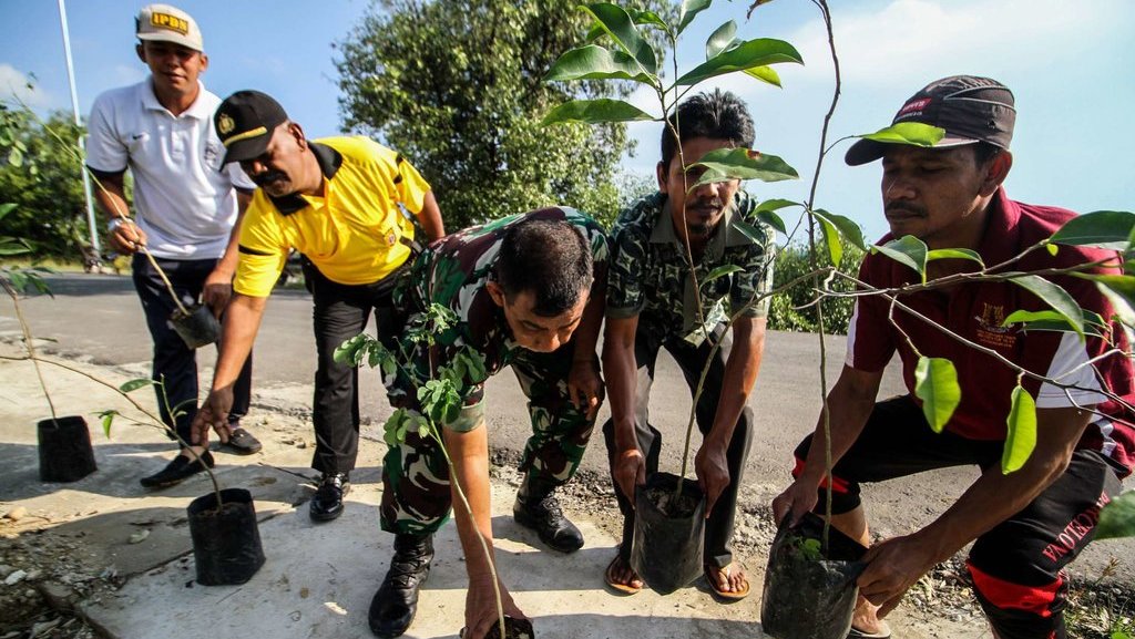 GERAKAN MUSPIKA MENANAM POHON