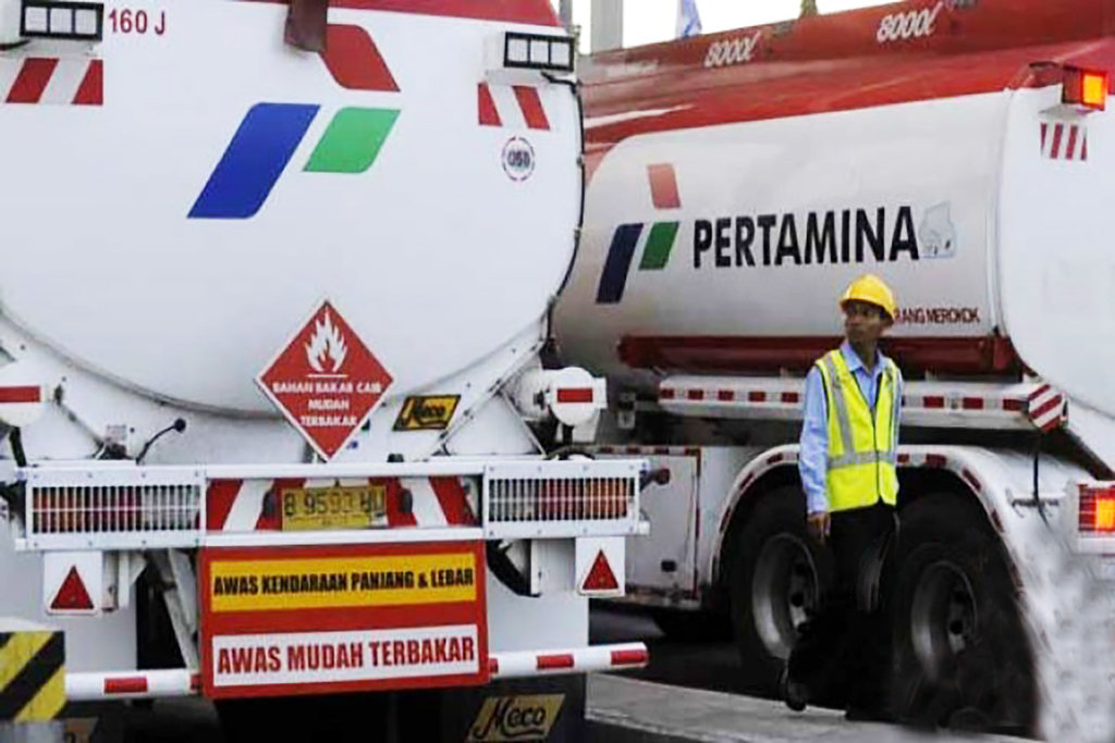 Gambar Mobil Truk Pertamina