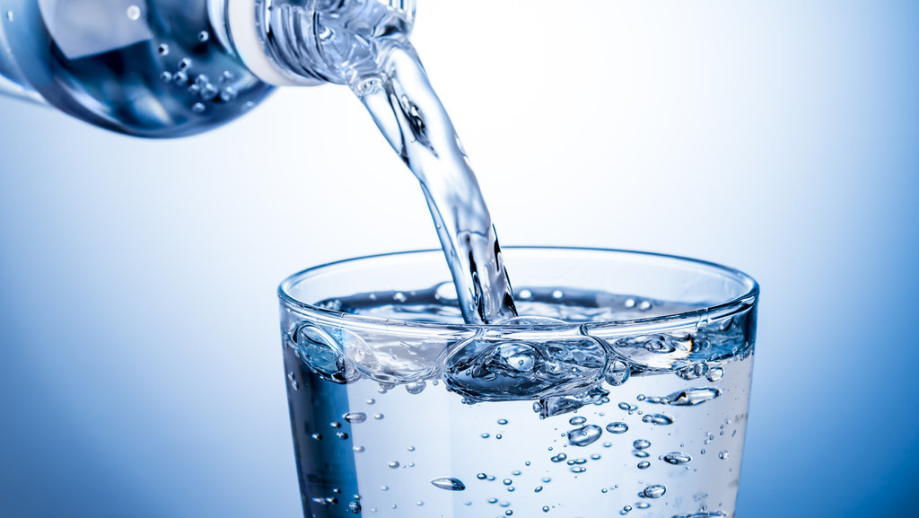 Ilustrasi Air Minum. FOTO/iStockphoto Header Advertorial Aqua