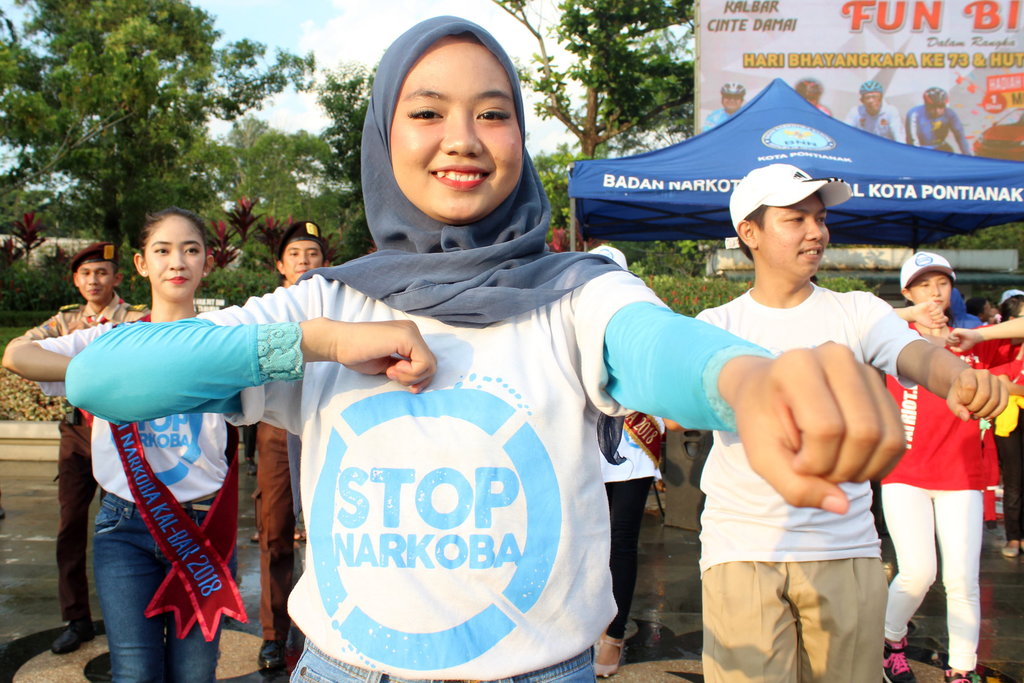 Sejumlah remaja millenial menari saat memperingati Hari Anti Narkotika Internasional (HANI) di Bundaran Digulis Pontianak, Kalimantan Barat, Rabu (26/6/2019). ANTARA FOTO/Jessica Helena Wuysang/wsj. MILENIAL LAWAN PEREDARAN GELAP NARKOTIKA
