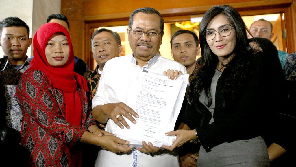 Image result for baiq nuril dan jaksa agung