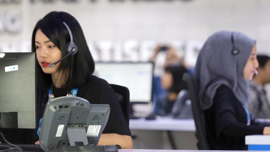 Ilustrasi Customer Service. tirto.id/Andrey Gromico Ilustrasi Customer Service