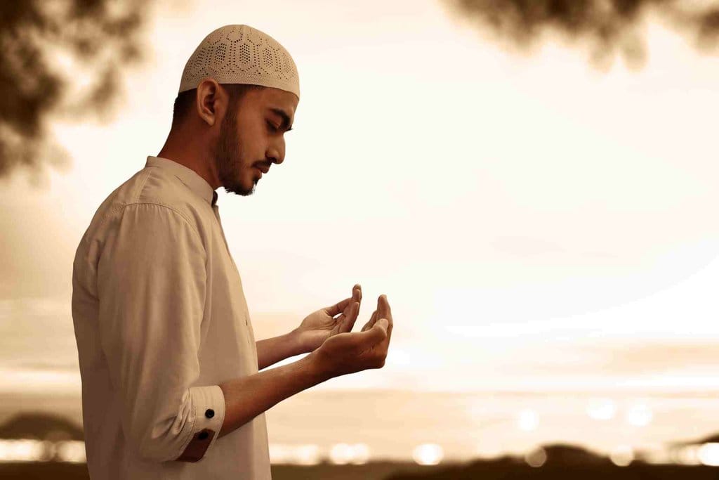 Ilustrasi berdoa. foto/istockphoto Ilustrasi Berdoa