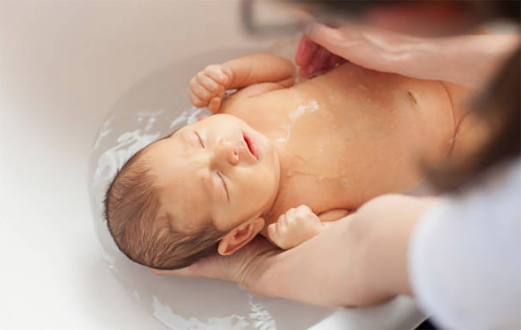 7 Rekomendasi Sabun Bayi Atasi Biang Keringat & Kulit Sensitif