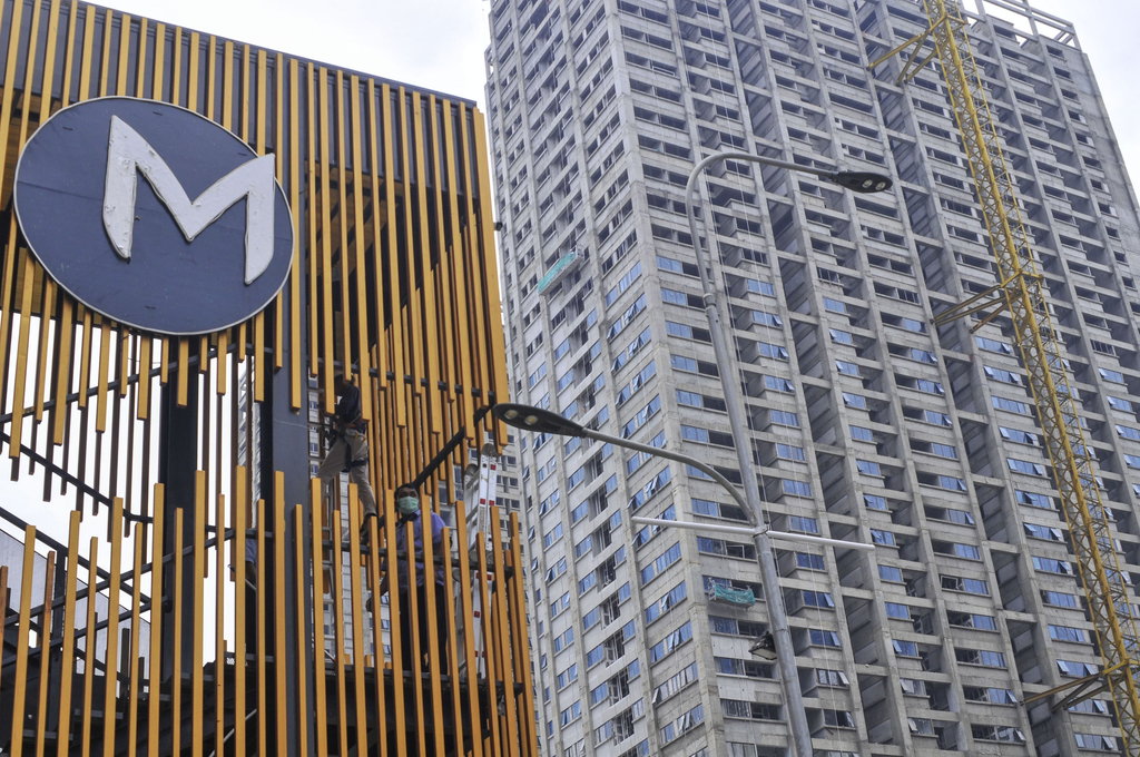 DUGAAN TENAGA KERJA ILEGAL DI PROYEK MEIKARTA