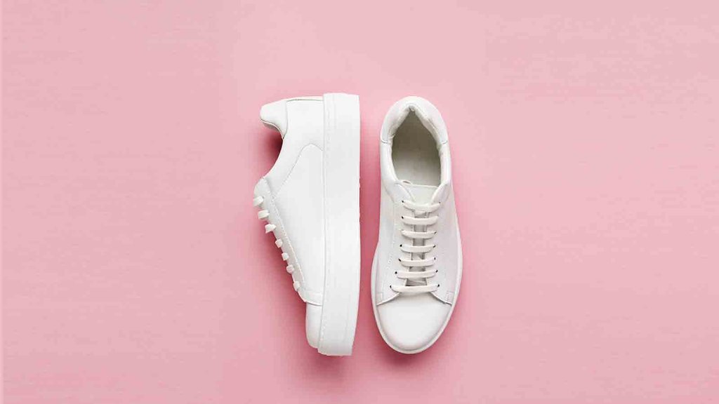 Ilustrasi Sepatu Putih