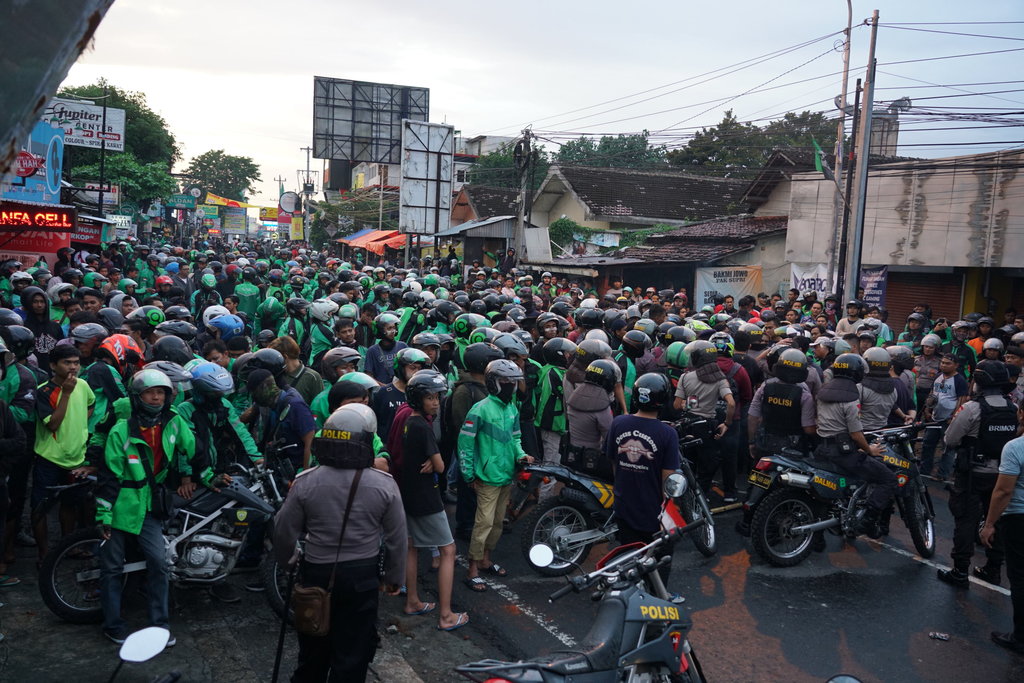 BENTROK OJOL DENGAN DEBT COLLECTOR