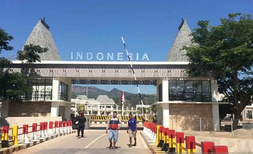 Dokumentasi warga berjalan melintasi Jembatan Air Mata di dekat Pos Lintas Batas Mota Ain, di perbatasan Indonesia dan Timor Leste, di Kabupaten Belu, NTT. ANTARA/Genta Mawangi Perbatasan Indonesia Timor Leste
