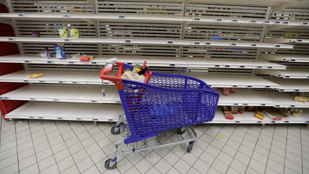 Apa Itu Panic Buying Yang Terjadi Saat Pandemi Penyebabnya<script async src=