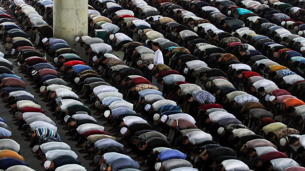 TETAP GELAR SALAT JUMAT DI ACEH