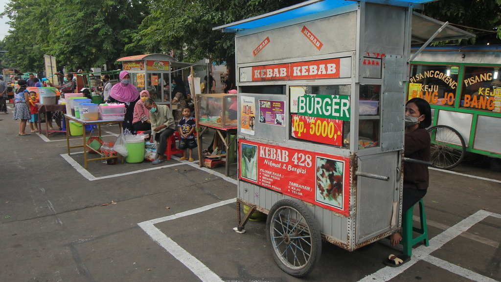 PENJUAL TAKJIL BERJAGA JARAK