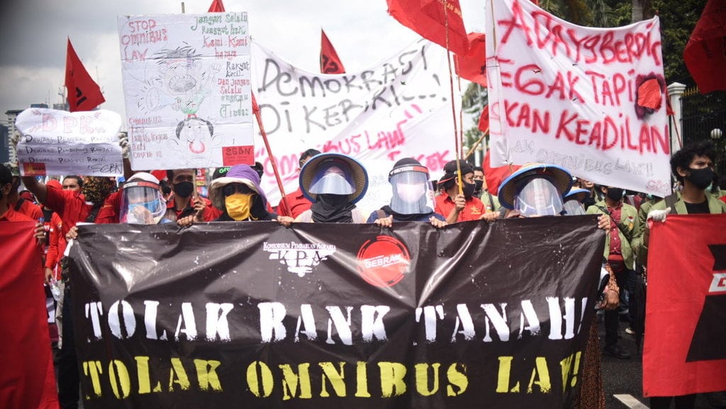 Respon Dan Klarifikasi Jokowi Terkait UU Cipta Kerja