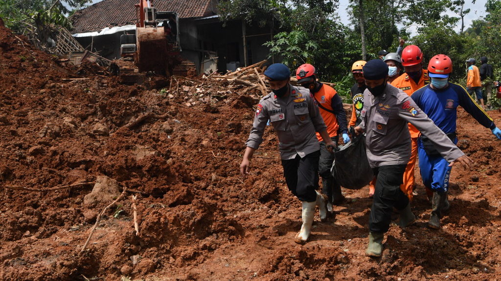Longsor Nganjuk Dan Peringatan Bagi 40 Juta Warga Di Zona Longsor Tirto Id Longsor Nganjuk Dan Peringatan Bagi 40 Juta Warga Di Zona Longsor Tirto Id