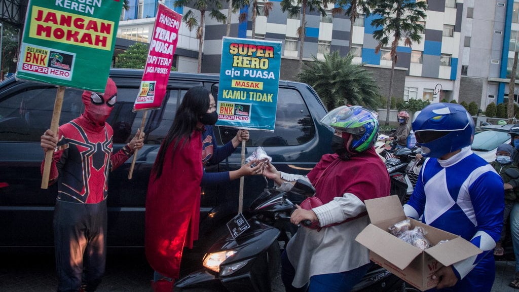 SUPERHERO BAGI-BAGI TAKJIL 