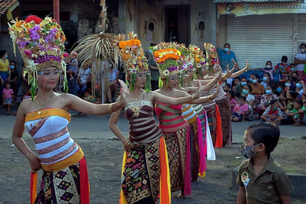 PENTAS TARI REJANG LILIT DENGAN PROKES