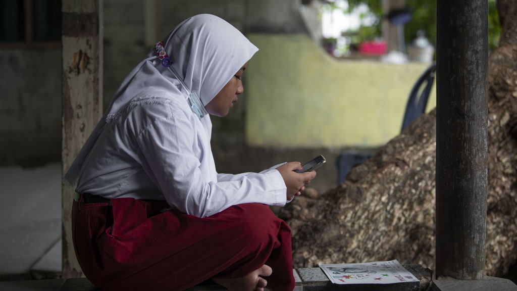 PEMANGKASAN KESENJANGAN DIGITAL DI INDONESIA