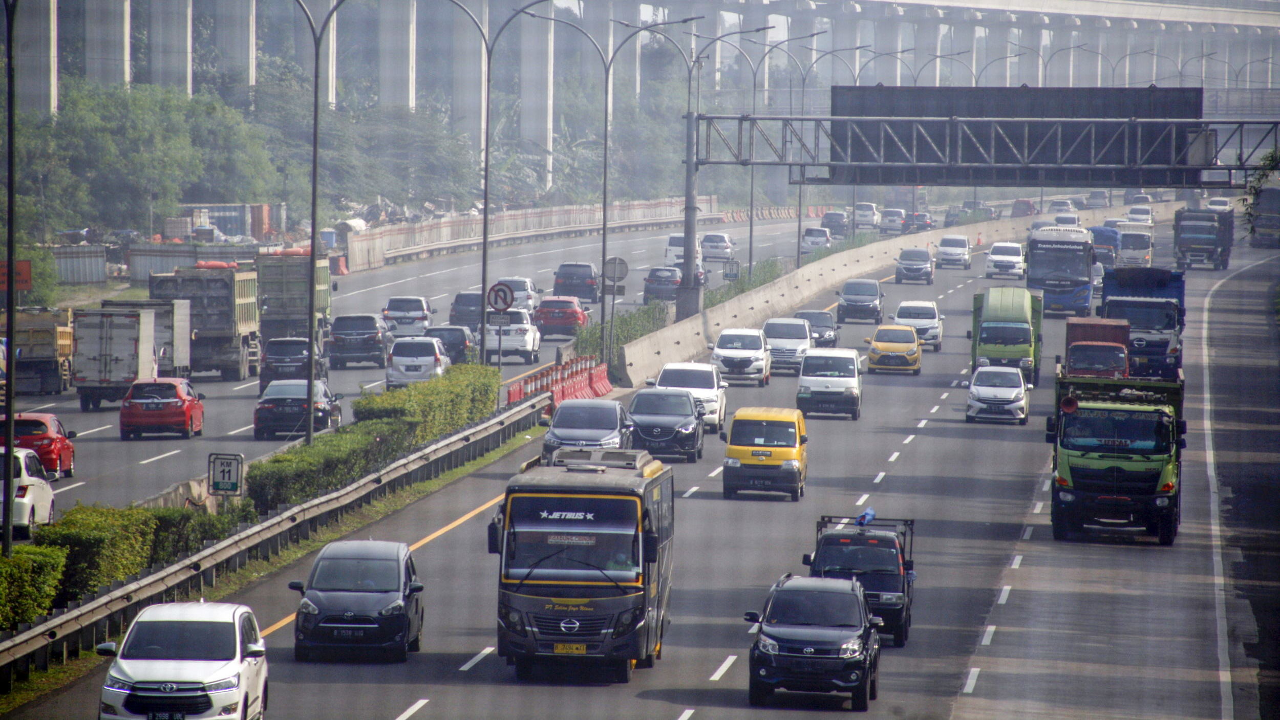 KEPADATAN TOL JAGORAWI SAAT PEMBERLAKUAN PPKM DARURAT