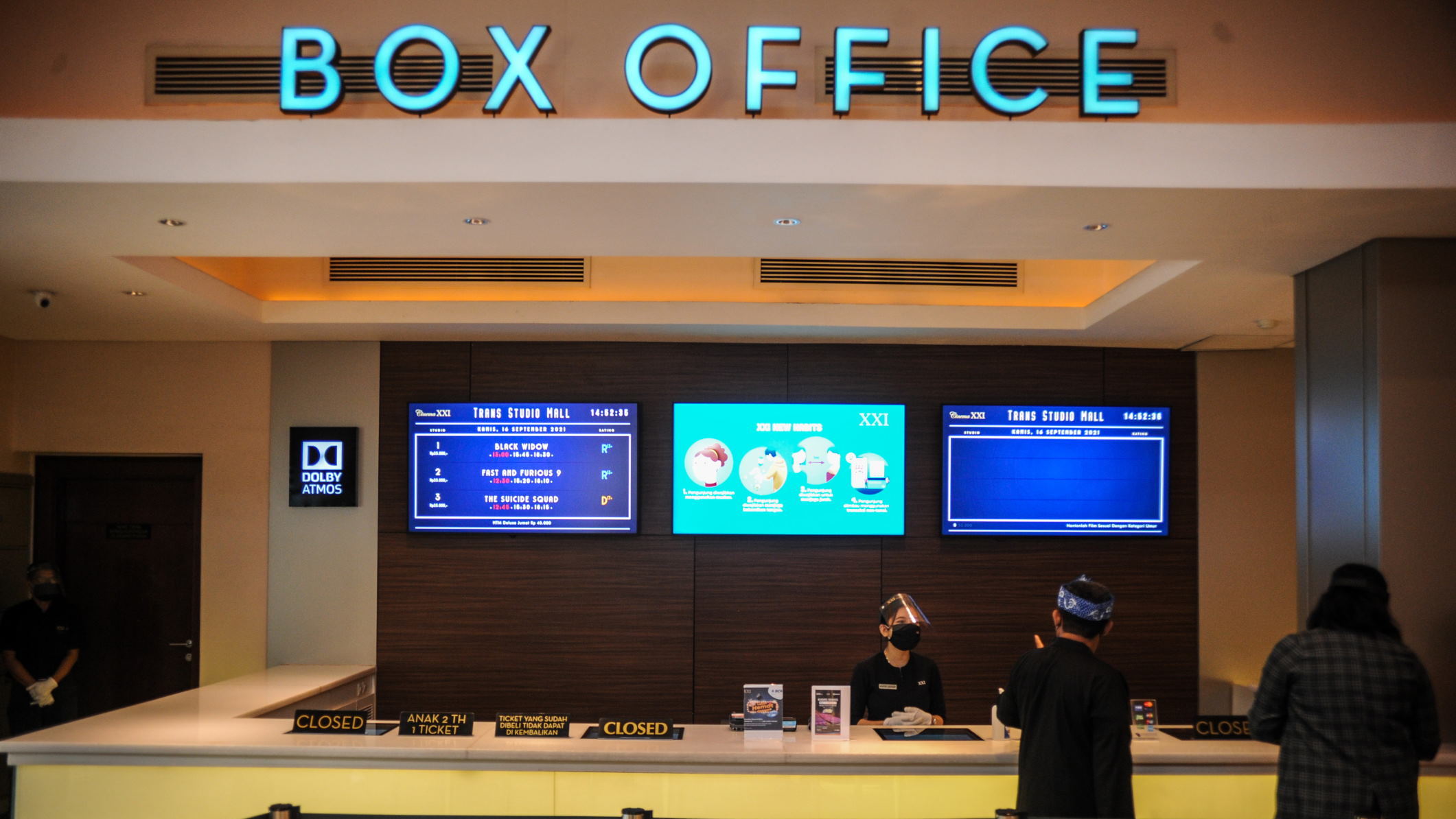 Ilustrasi Beli Tiket Bioskop