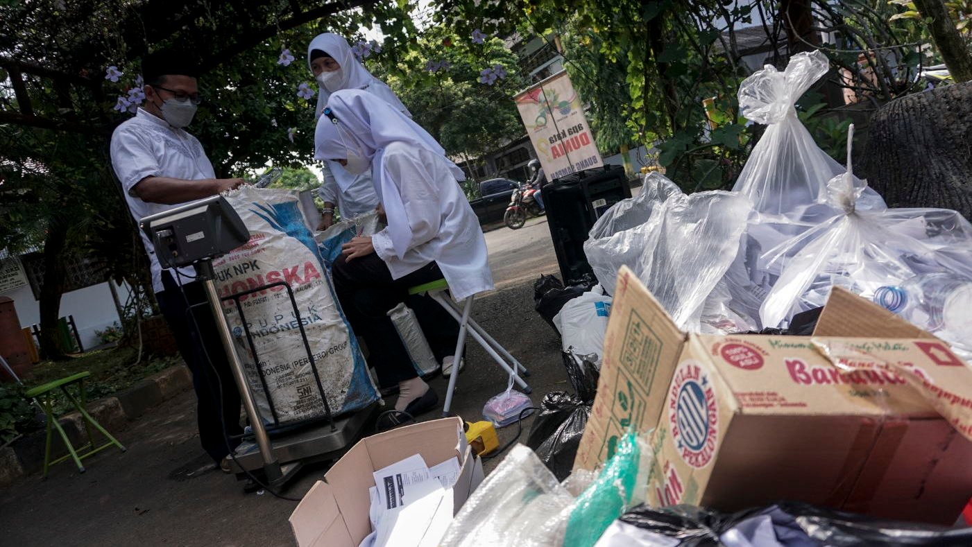 ASN KUMPULKAN SAMPAH DI BANK SAMPAH