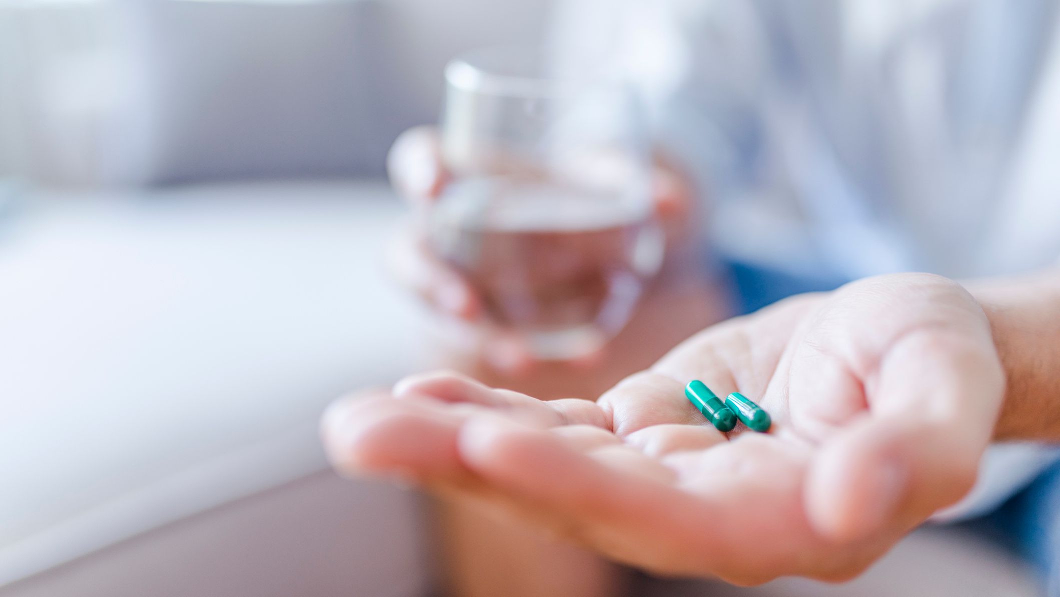 Ilustrasi Minum Obat