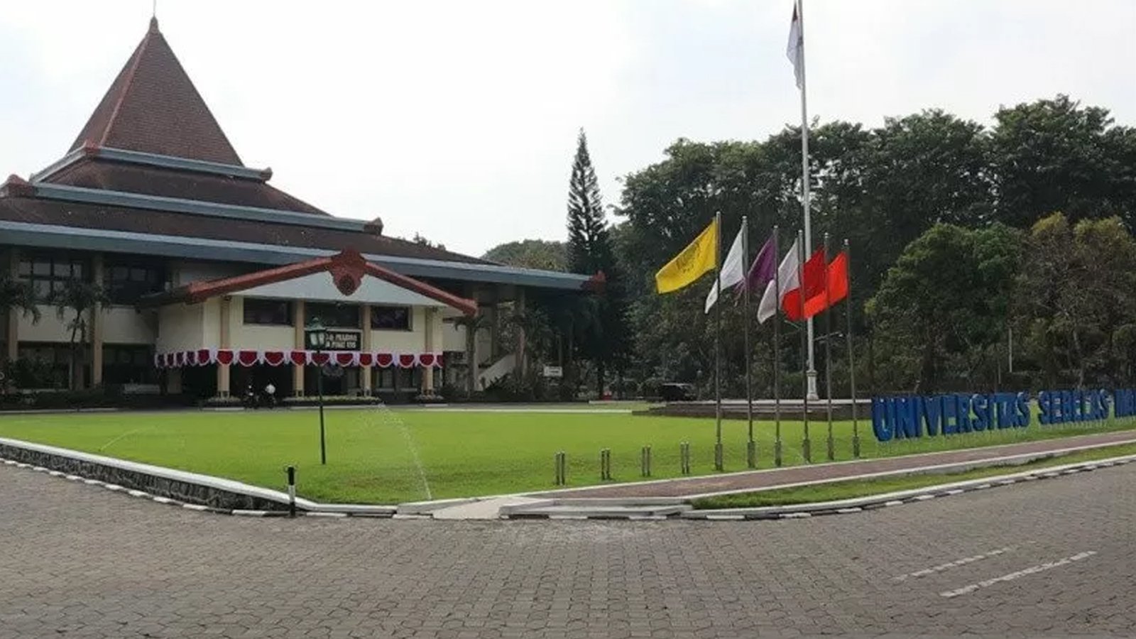 Gedung Rektorat UNS