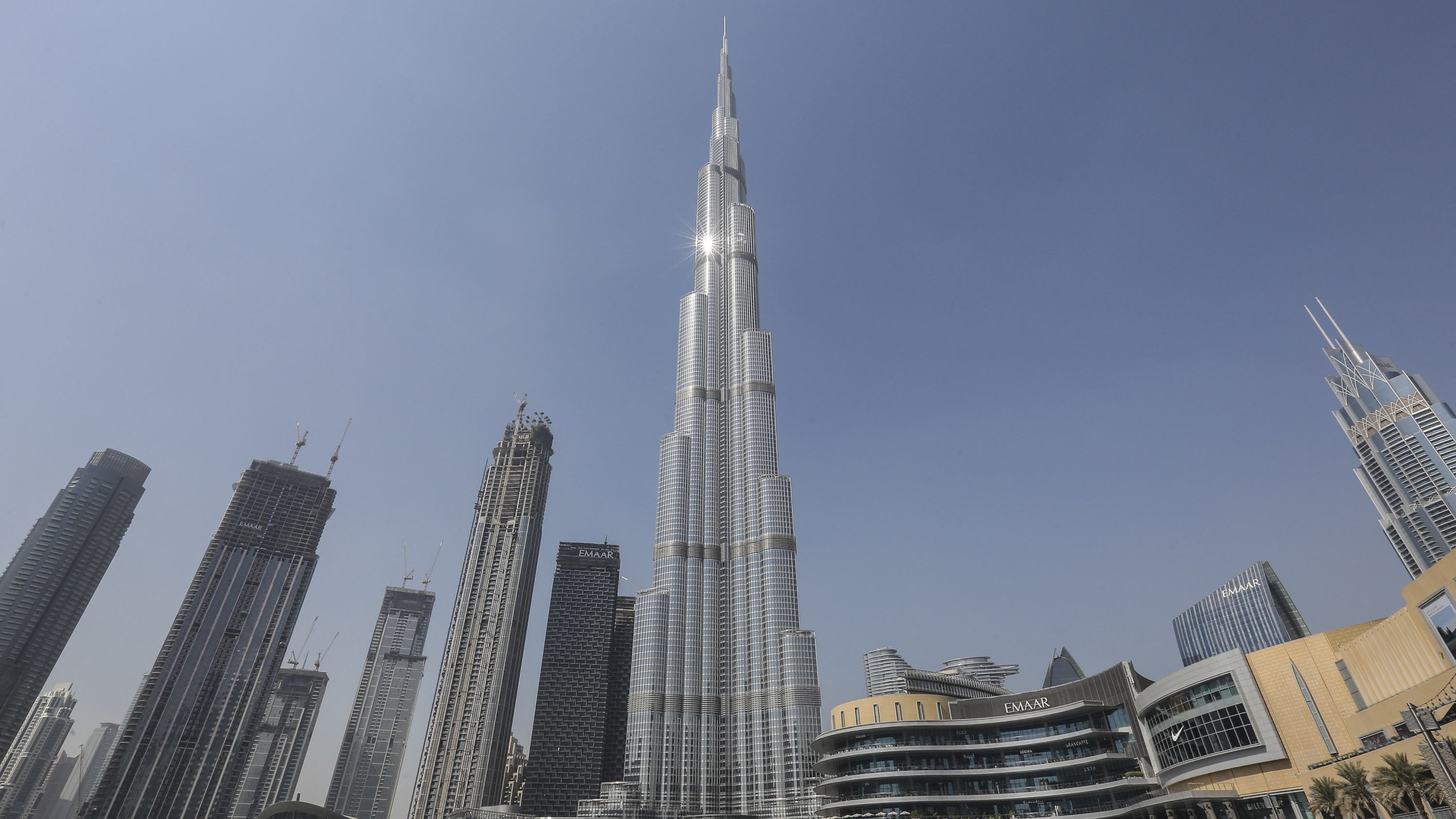 GEDUNG PENCAKAR LANGIT BURJ KHALIFA