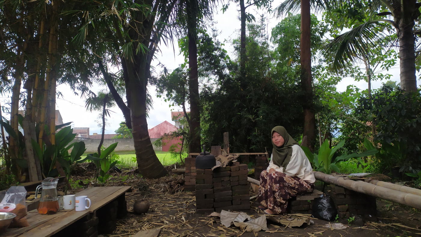 Sinta Dewi Santri Tertua Koordinator Pesantren Ath Thaariq