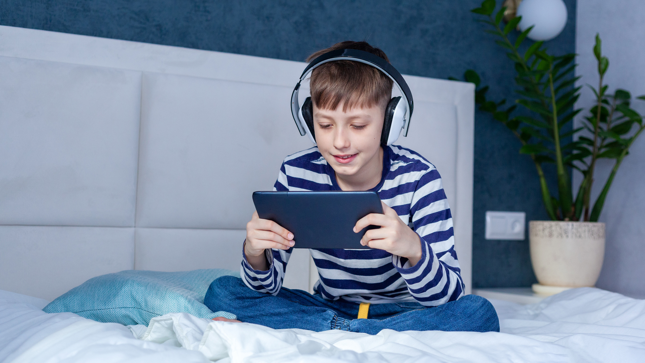 Ilustrasi anak bermain game online. FOTO/iStockphoto Ilustrasi Anak Bermain Game