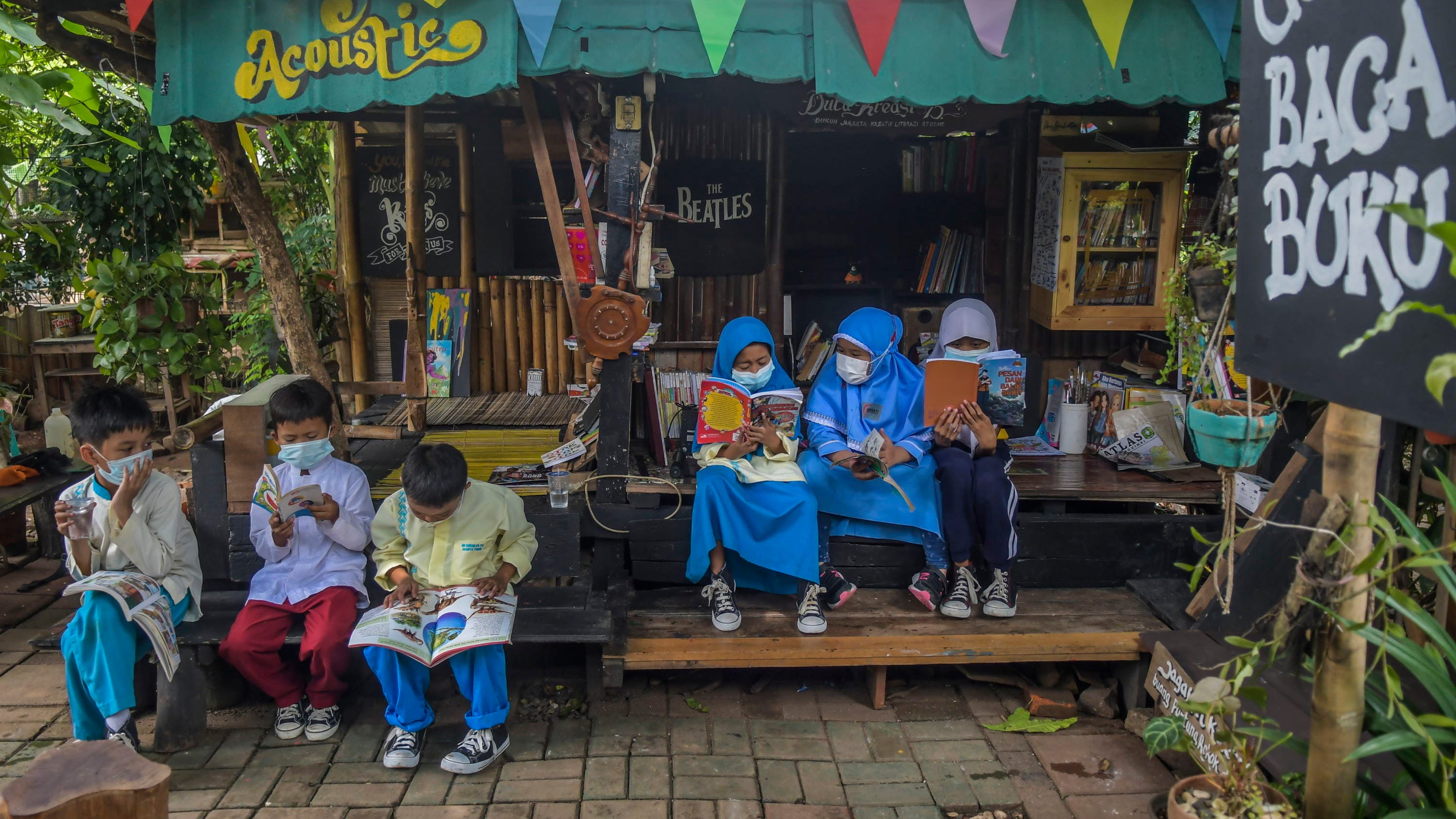 PERPUSTAKAAN KOMUNITAS BALE BUKU MELEDUK