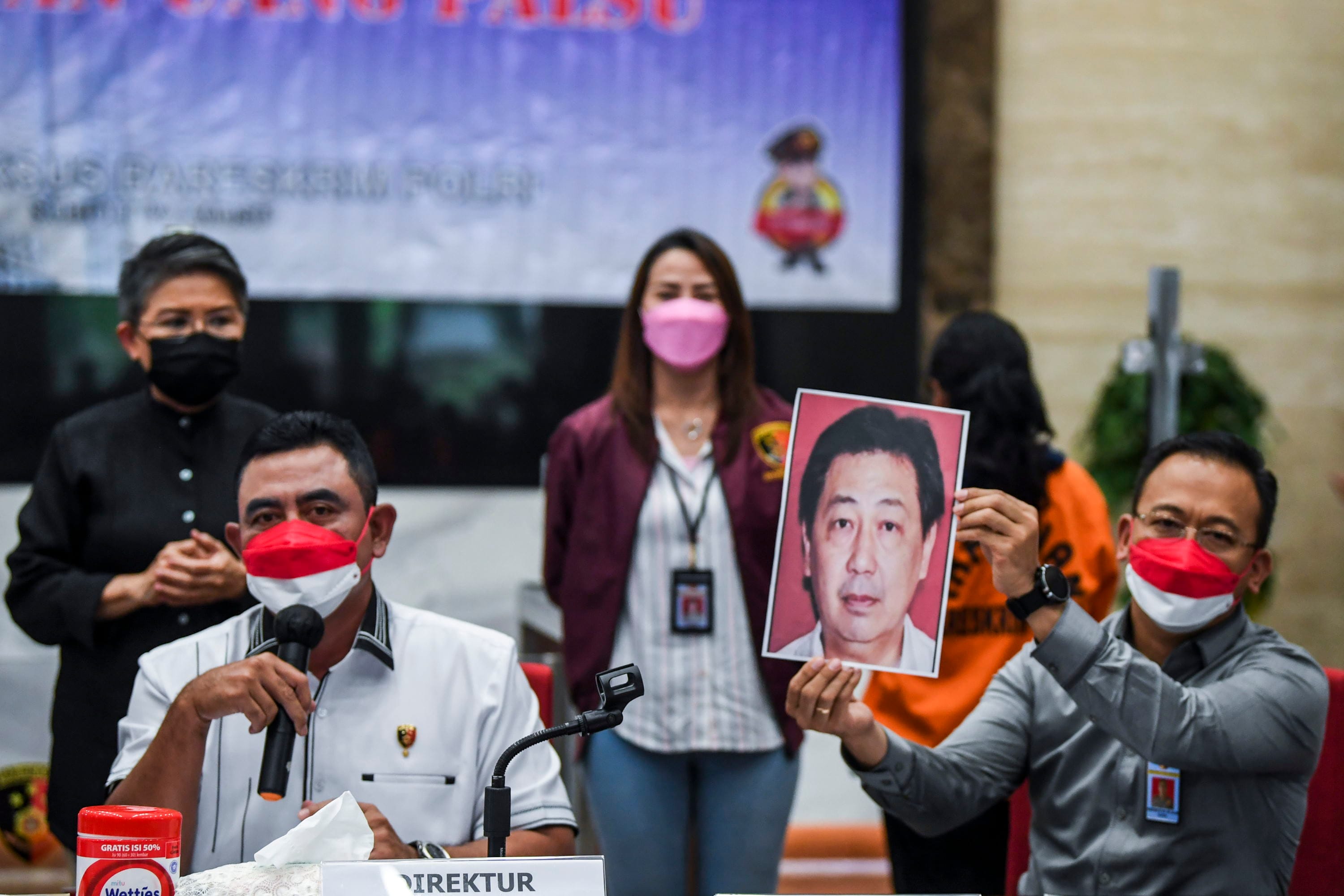 PENGUNGKAPAN PENIPUAN DAN PENGGELAPAN DANA KSP INDOSURYA CIPTA