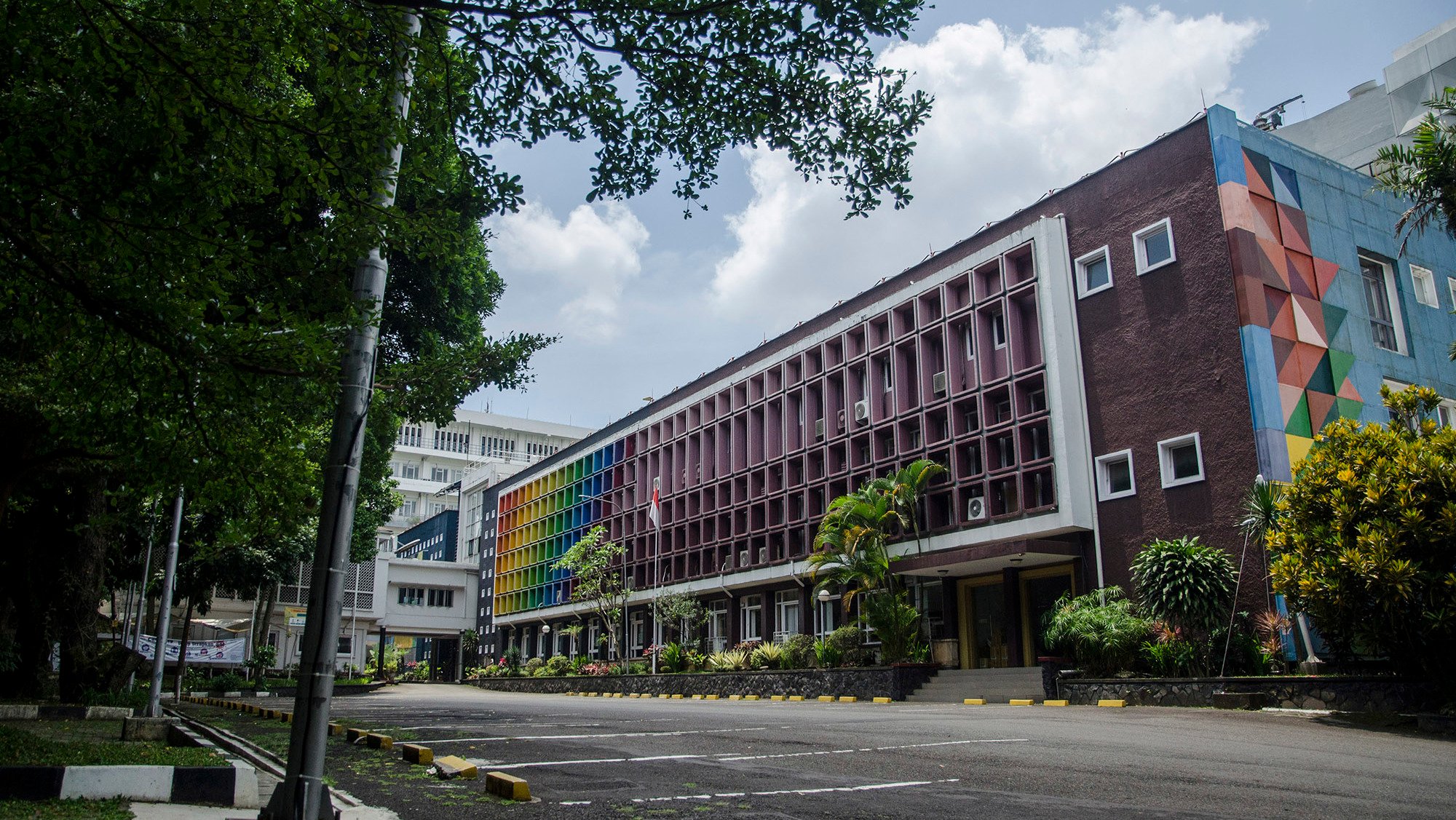 POLEMIK DI KAMPUS SBM ITB