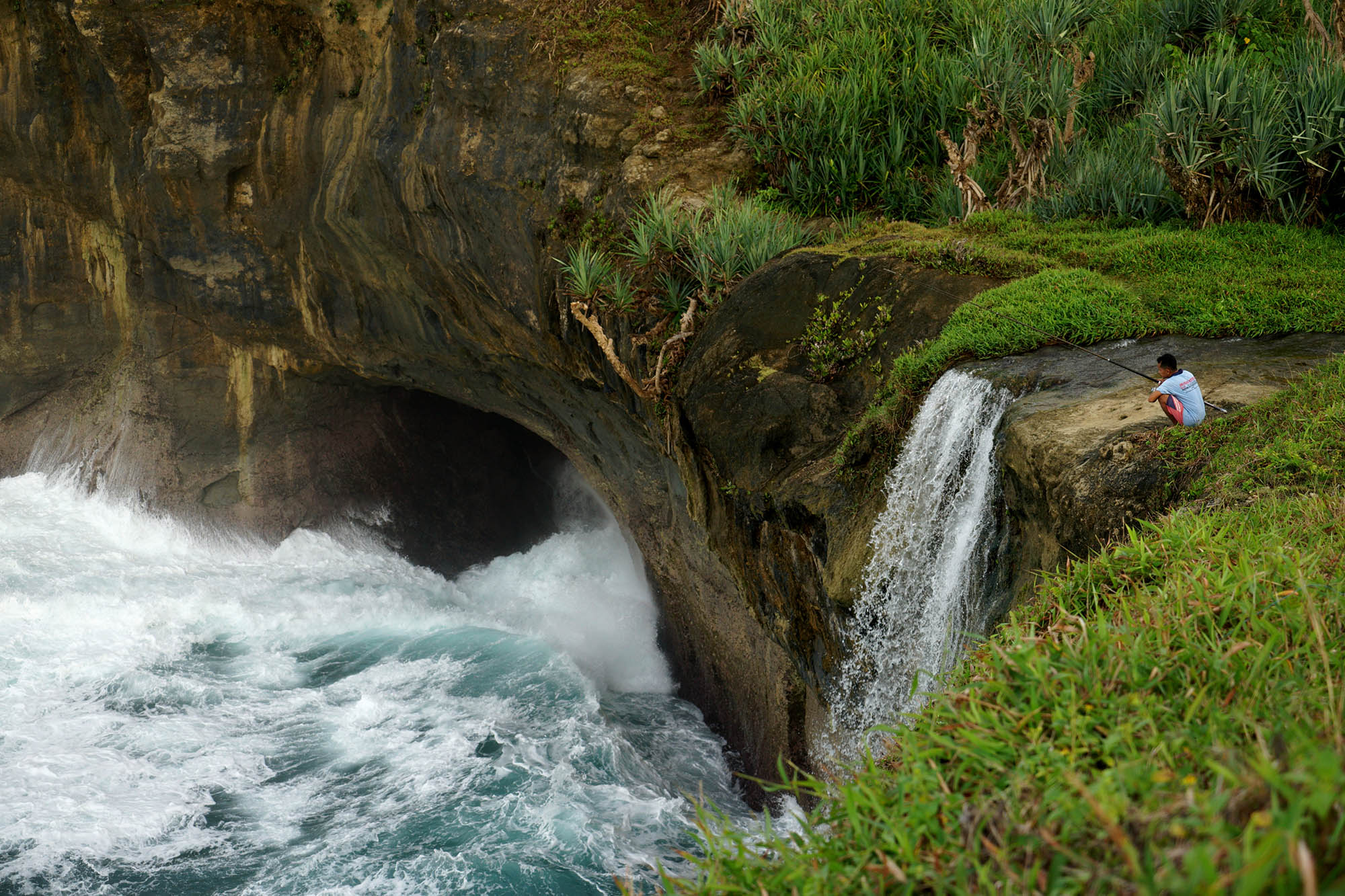 WISATA PANTAI KARANG BOLONG