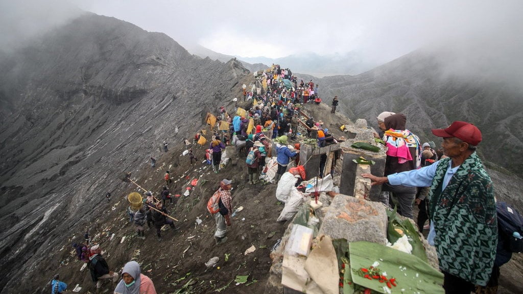 Mengenal Upacara Adat 'Yadnya Kasada' dari Suku Tengger, Bromo