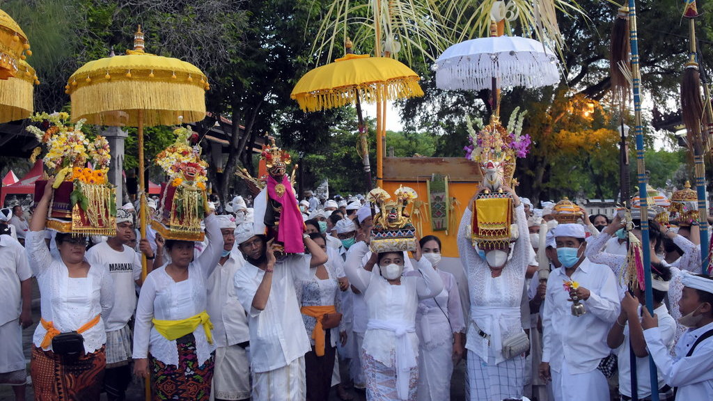 JELANG PERAYAAN KUNINGAN DI BALI