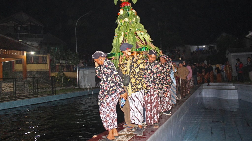 TRADISI SATU SURO SAMBUT TAHUN BARU JAWA