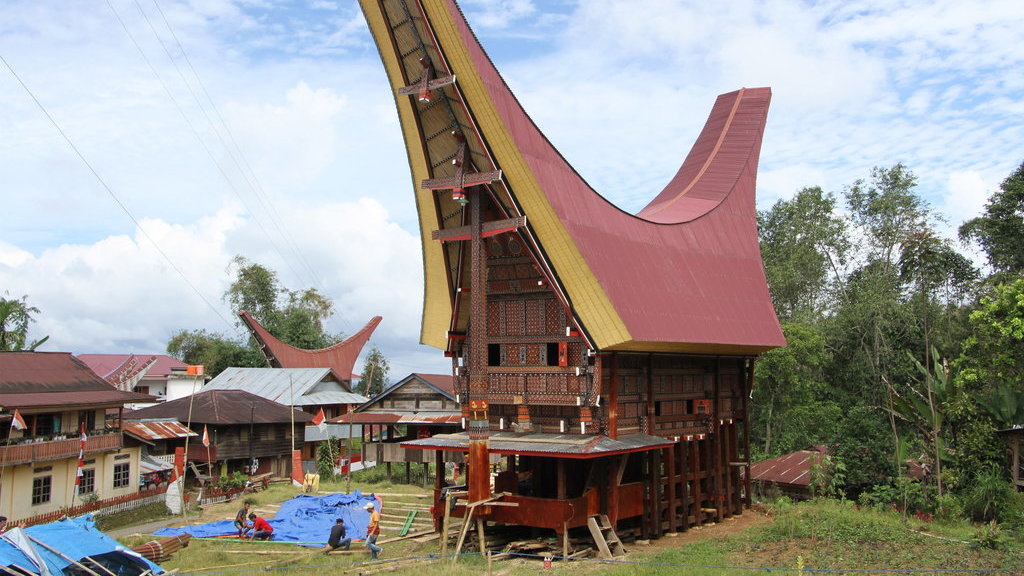 PEMBANGUNAN RUMAH ADAT TORAJA TONGKONAN
