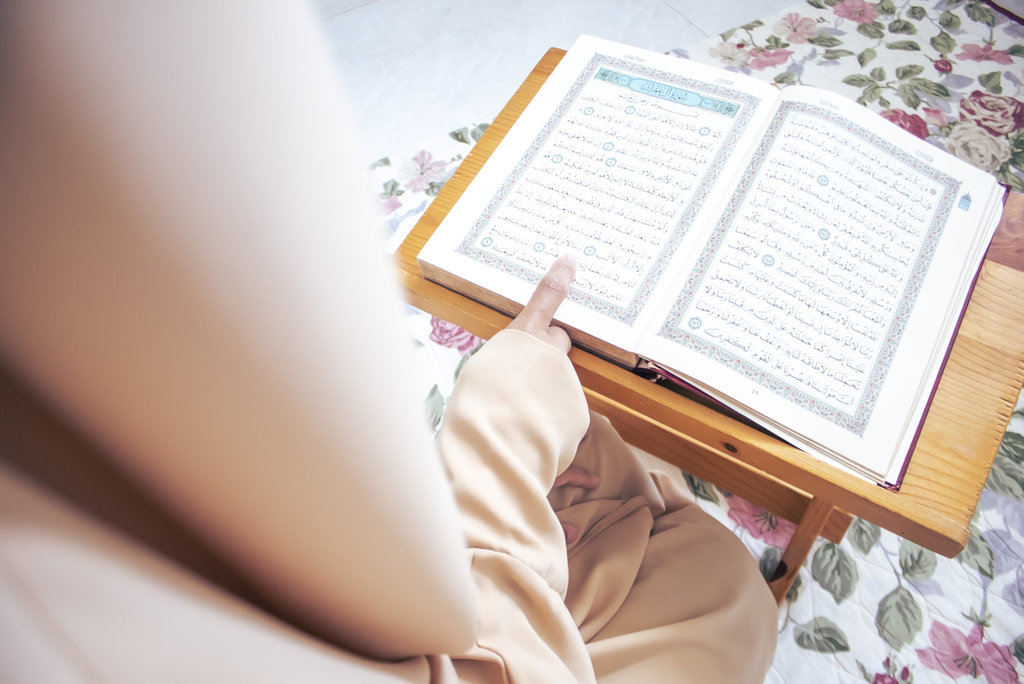Ilustrasi membaca Al Quran