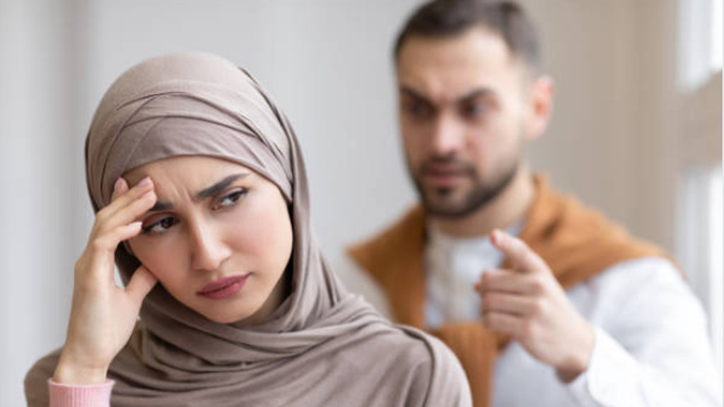 Ilustrasi Suami Berteriak Pada Istri. FOTO/iStockphoto Ilustrasi Talak