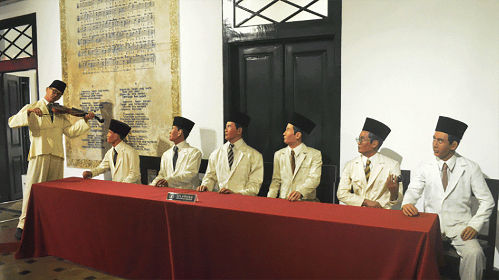 Diorama WR Supratman memainkan biola menyanyikan lagu Indonesia Raya dalam Kongres Pemuda II di Museum Sumpah Pemuda. (ANTARA/Dewanto Samodro) Ilustrasi Sumpah Pemuda