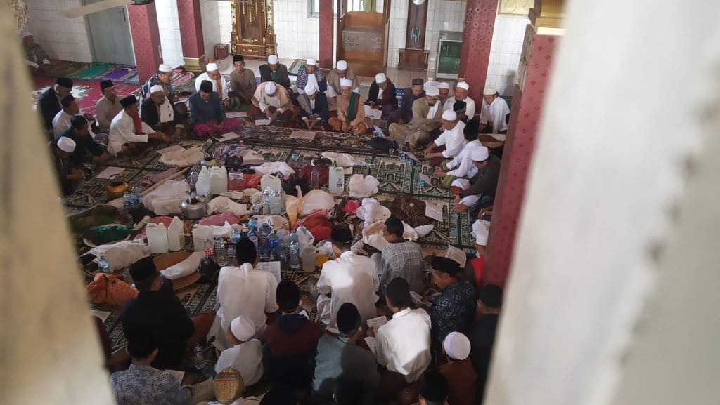 Suasana di masjid pada tanggal 12 Maulid. FOTO/Ali Zaenal/2021 Suasana Maulid nabi