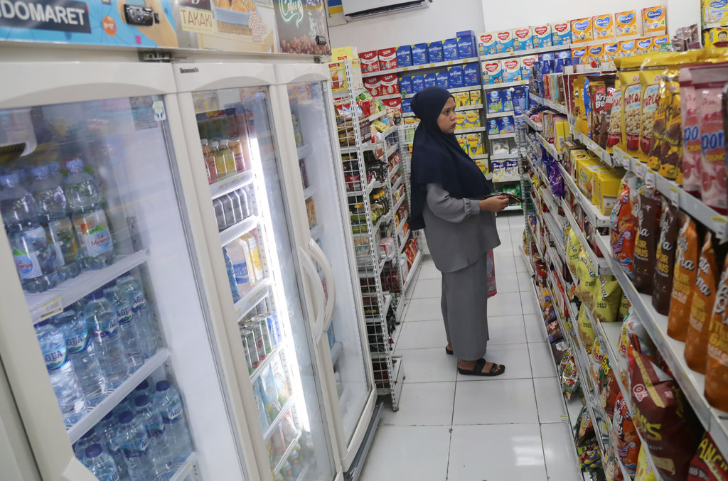 Plastik Mahal, Industri Makanan dan Minuman Ganti Kemasan Kertas