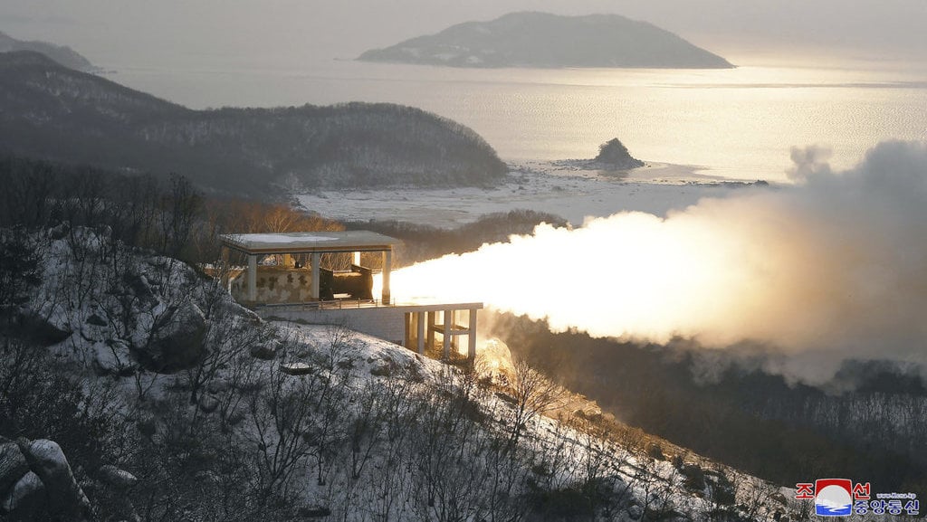 uji coba rudal korea utara (KCNA via KNS)