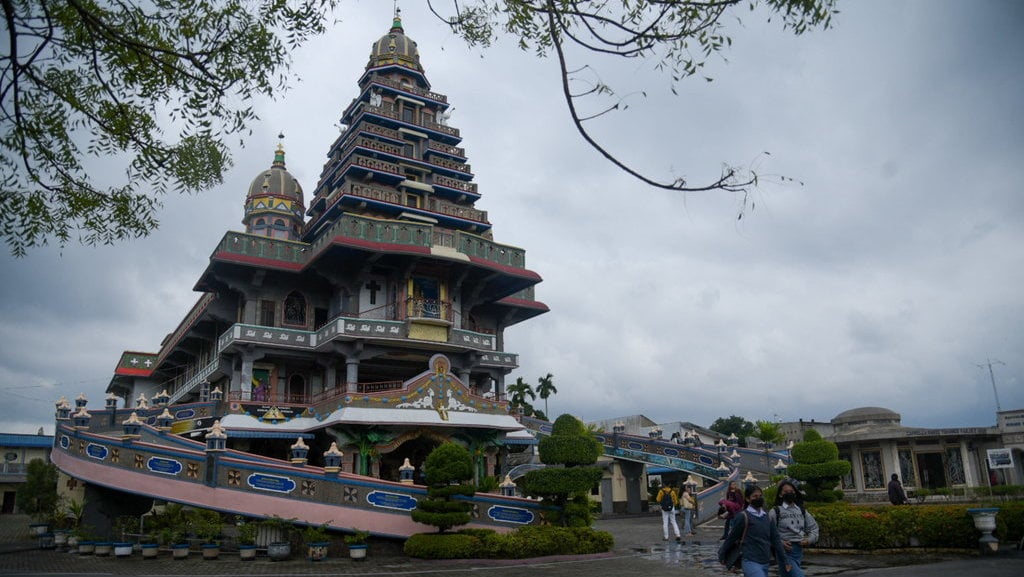 GEREJA BERASITEKTUR KUIL INDIA