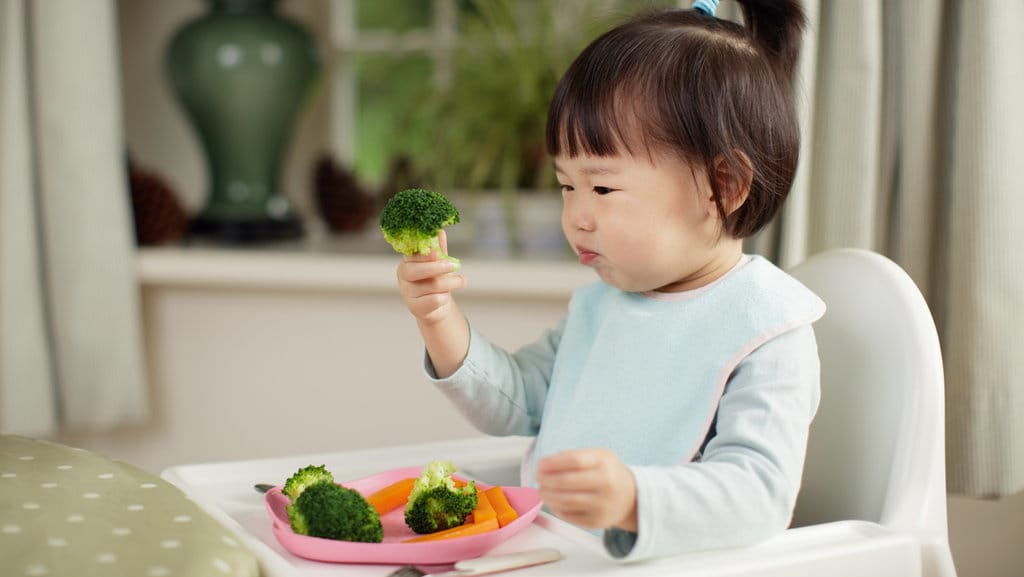 Ilustrasi anak makan MPASI. foto/Istockphoto Ilustrasi anak makan MPASI